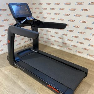Life Fitness 95T Elevation Treadmill with Discover SE3 Console
