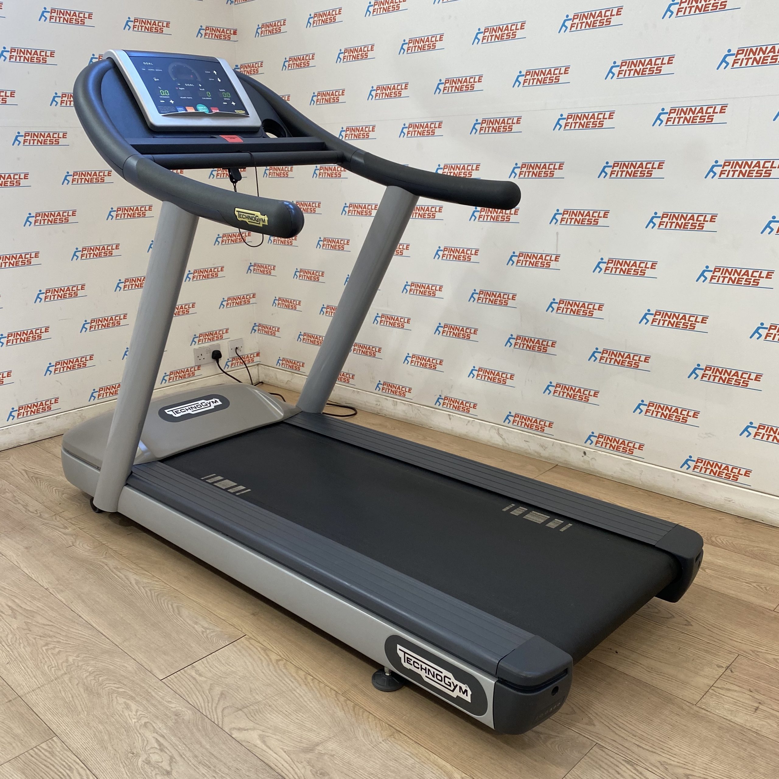 technogym-excite-jog-now-500-treadmill-pinnacle-fitness