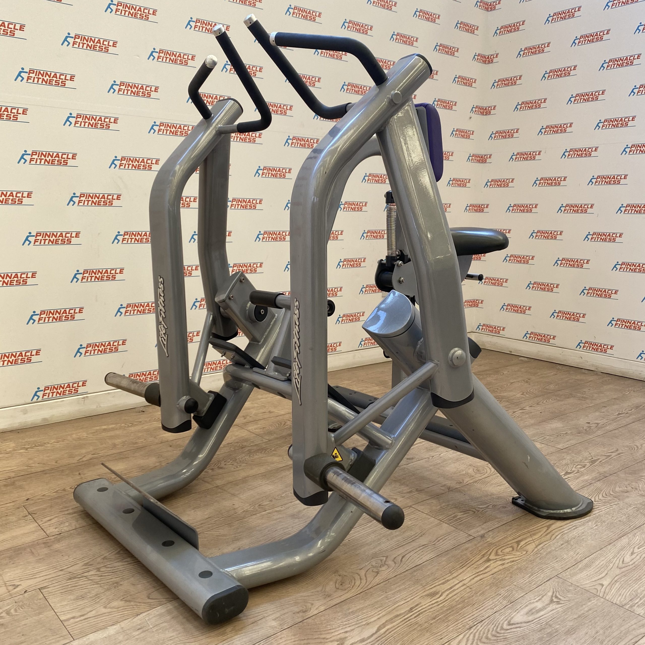 Life Fitness Signature Series Plate Loaded Seated Row Pinnacle Fitness