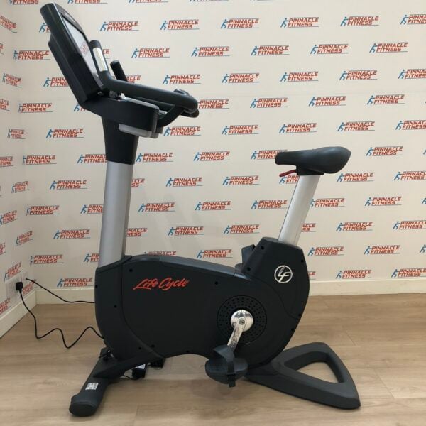 Life Fitness 95C Elevation Series Upright Bike with Engage Console - Image 2