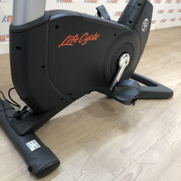 Life Fitness 95C Elevation Series Upright Bike with Engage Console - Image 6