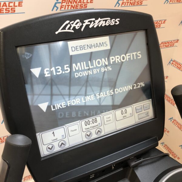 Life Fitness 95C Elevation Series Upright Bike with Engage Console - Image 10