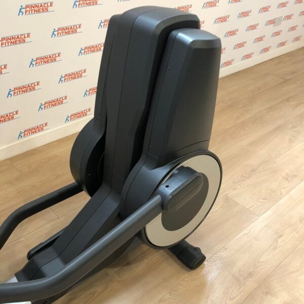 Life Fitness 95X Elevation Series Cross Trainer with Engage Console - Image 4