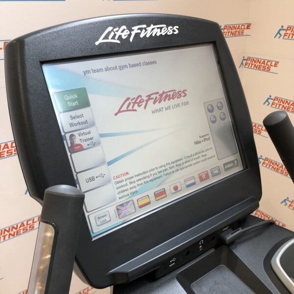 Life Fitness 95C Elevation Series Upright Bike with Engage Console - Image 3