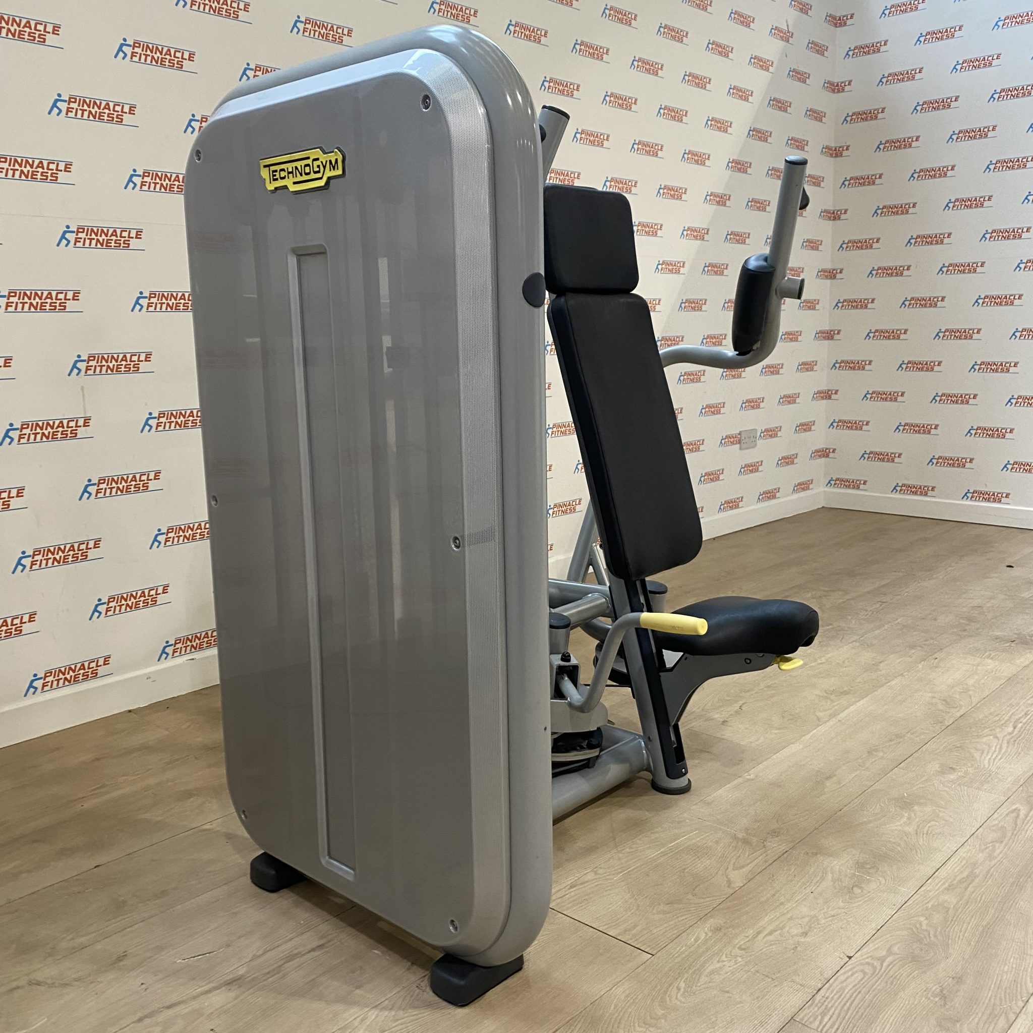 Pectoral clearance machine technogym