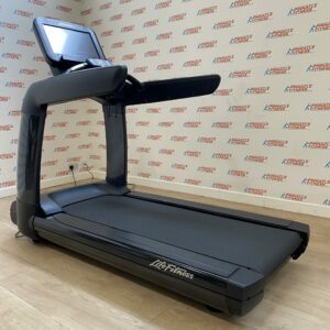 Life Fitness 95T Elevation Series Treadmill with Discover SE Console Onyx Black