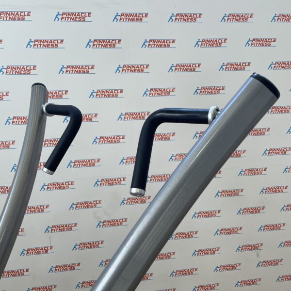 Cybex Plate Loaded Diverging Lat Pulldown - Image 5