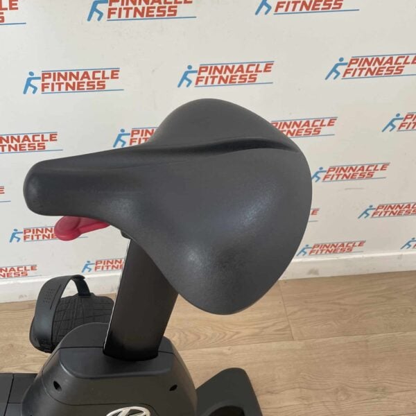 Life Fitness 95C Elevation Series Upright Bike with Discover SE Console Onyx Black - Image 9