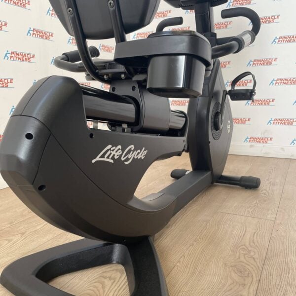 Life Fitness 95R Elevation Series Recumbent Bike with Discover SE Console Onyx Black - Image 11