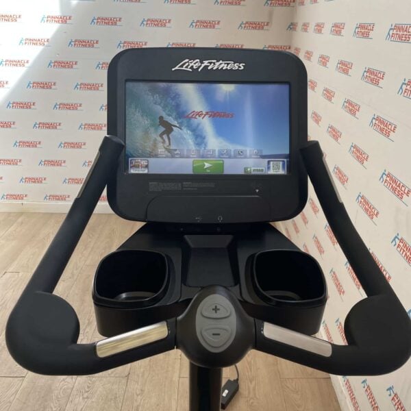 Life Fitness 95C Elevation Series Upright Bike with Discover SE Console Onyx Black - Image 8