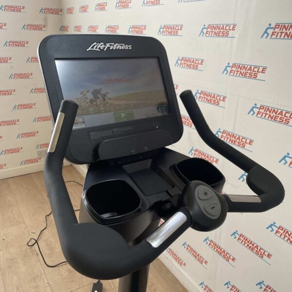 Life Fitness 95C Elevation Series Upright Bike with Discover SE Console Onyx Black - Image 7