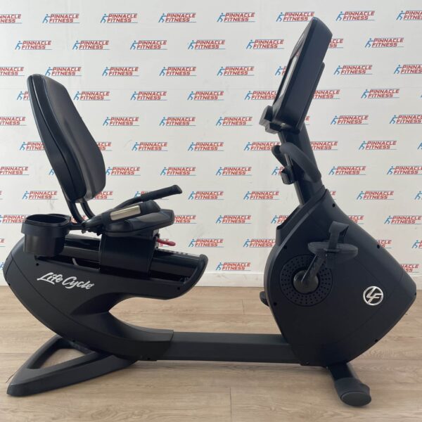 Life Fitness 95R Elevation Series Recumbent Bike with Discover SE Console Onyx Black - Image 10