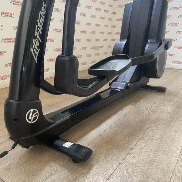Life Fitness Elevation 95X Discover SE Cross Trainer (Onyx Black) - Image 4