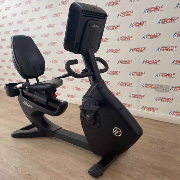Life Fitness 95R Elevation Series Recumbent Bike with Discover SE Console Onyx Black - Image 9
