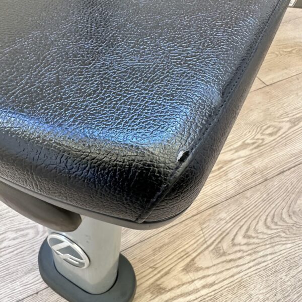 Life Fitness Signature Series Flat Olympic Bench Press - Image 4