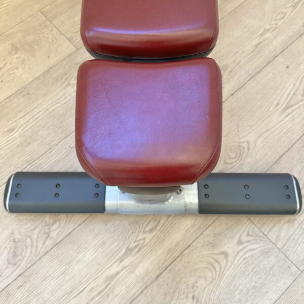 Life Fitness Signature Series Flat Bench - Image 3