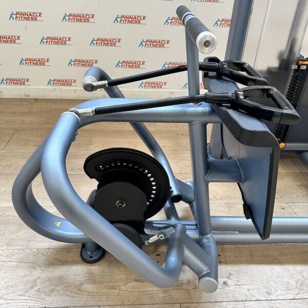 Precor Diverging Low Row Discovery Series - Image 7