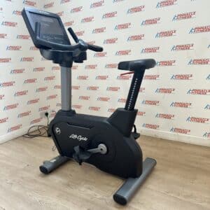 Life Fitness Integrity Series Upright Bike with Deluxe Base and Discover SE3 HD Console