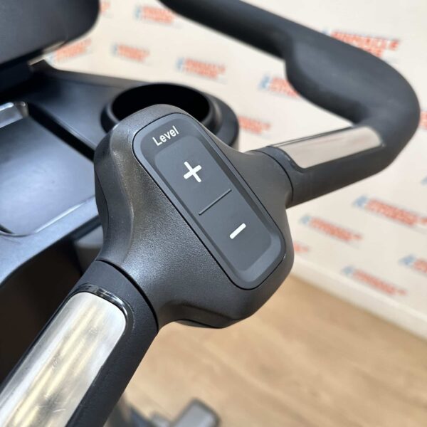 Life Fitness Integrity Series Upright Bike with Deluxe Base and Discover SE3 HD Console - Image 4