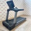 Life Fitness Integrity Series Deluxe Treadmill with Discover SE3HD Console