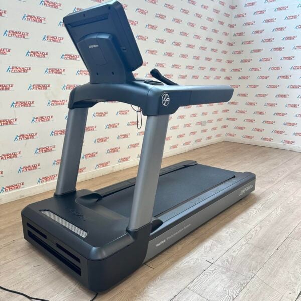 Life Fitness Integrity Series Deluxe Treadmill with Discover SE3HD Console - Image 3