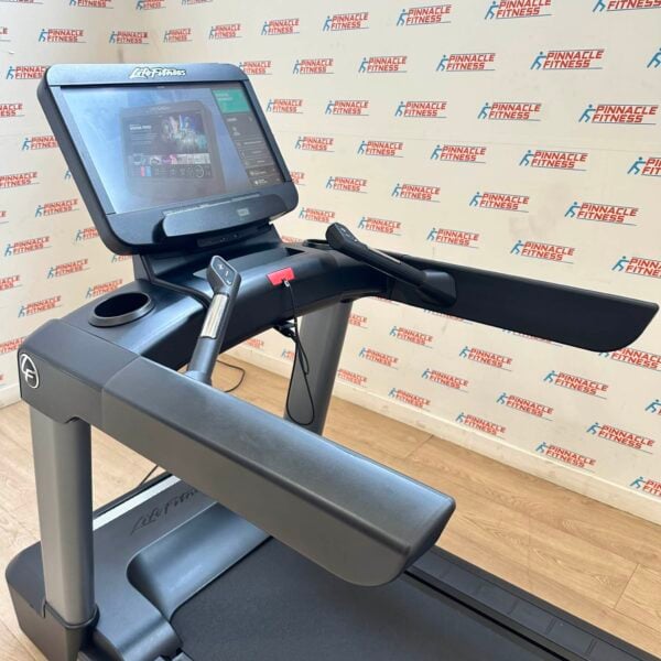 Life Fitness Integrity Series Deluxe Treadmill with Discover SE3HD Console - Image 8
