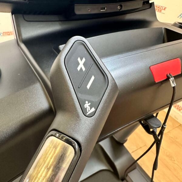 Life Fitness Integrity Series Deluxe Treadmill with Discover SE3HD Console - Image 10