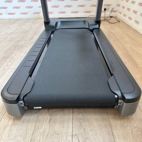 Life Fitness Integrity Series Deluxe Treadmill with Discover SE3HD Console - Image 11