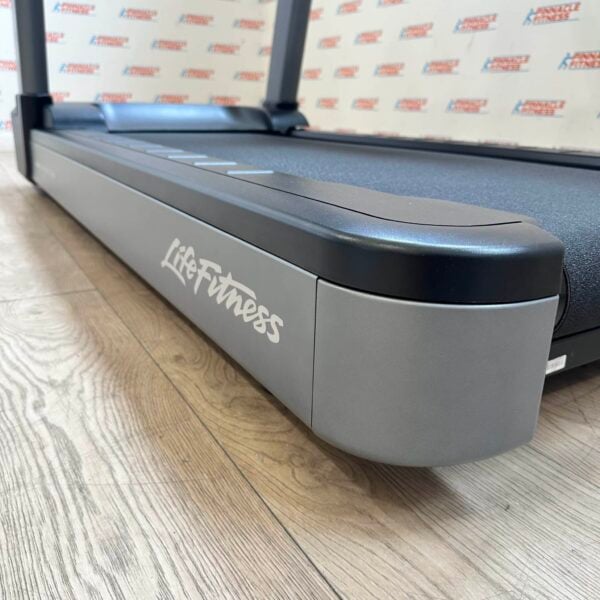 Life Fitness Integrity Series Deluxe Treadmill with Discover SE3HD Console - Image 12