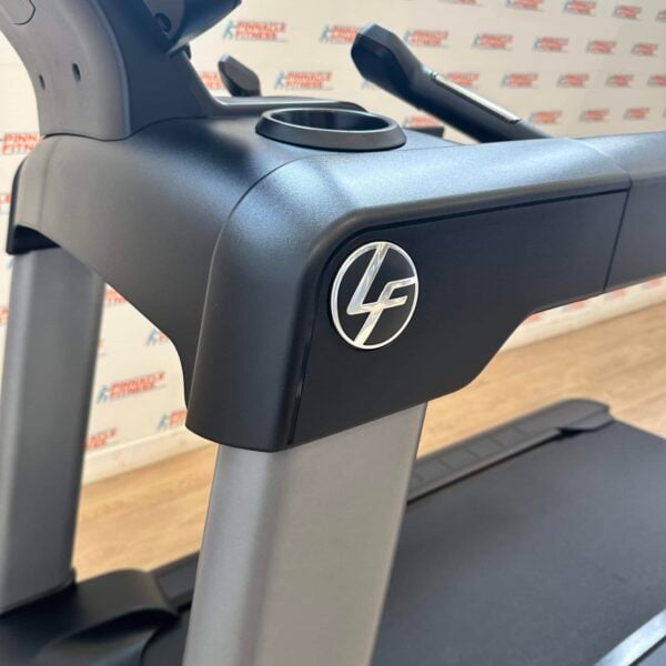 Life Fitness Integrity Series Deluxe Treadmill with Discover SE3HD Console - Image 13