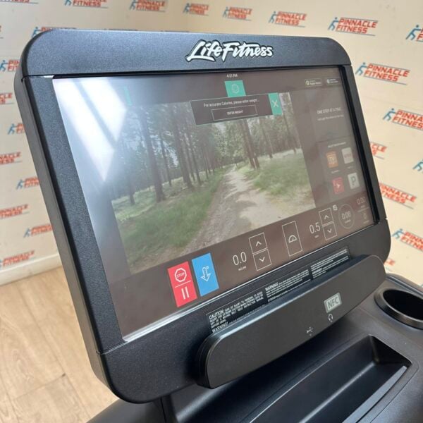 Life Fitness Integrity Series Deluxe Treadmill with Discover SE3HD Console - Image 2