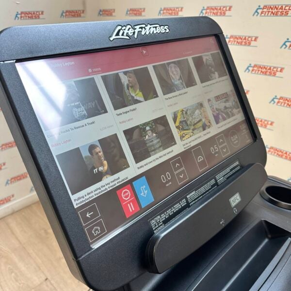 Life Fitness Integrity Series Deluxe Treadmill with Discover SE3HD Console - Image 4