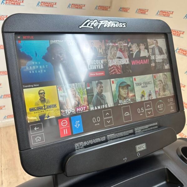 Life Fitness Integrity Series Deluxe Treadmill with Discover SE3HD Console - Image 18