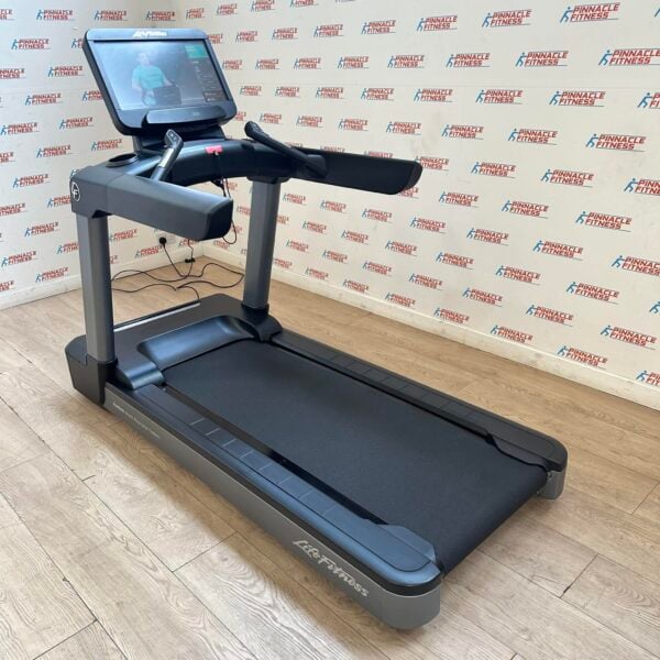 Life Fitness Integrity Series Deluxe Treadmill with Discover SE3HD Console - Image 20