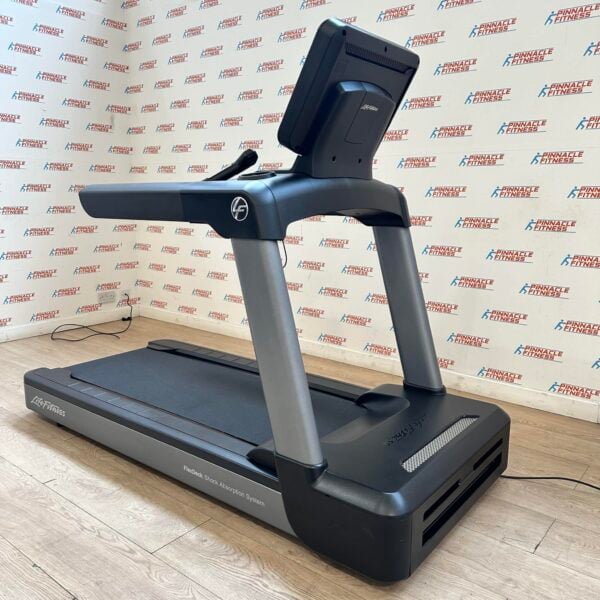 Life Fitness Integrity Series Deluxe Treadmill with Discover SE3HD Console - Image 24