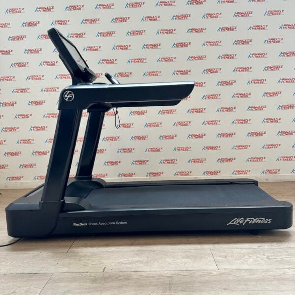 Life Fitness Integrity Series Deluxe Treadmill with Discover SE3HD Console - Image 5
