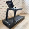 Life Fitness Integrity Series Deluxe Treadmill with Discover SE3HD Console