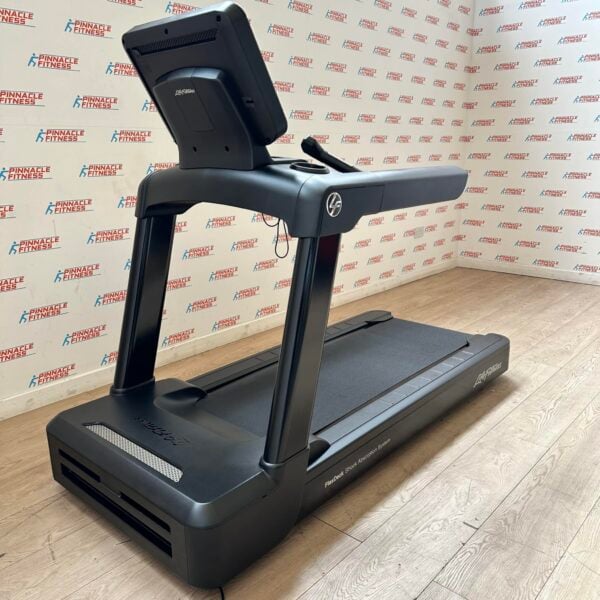 Life Fitness Integrity Series Deluxe Treadmill with Discover SE3HD Console - Image 6