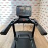 Life Fitness Integrity Series Deluxe Treadmill with Discover SE3HD Console
