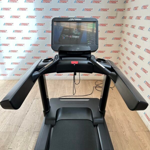 Life Fitness Integrity Series Deluxe Treadmill with Discover SE3HD Console - Image 11