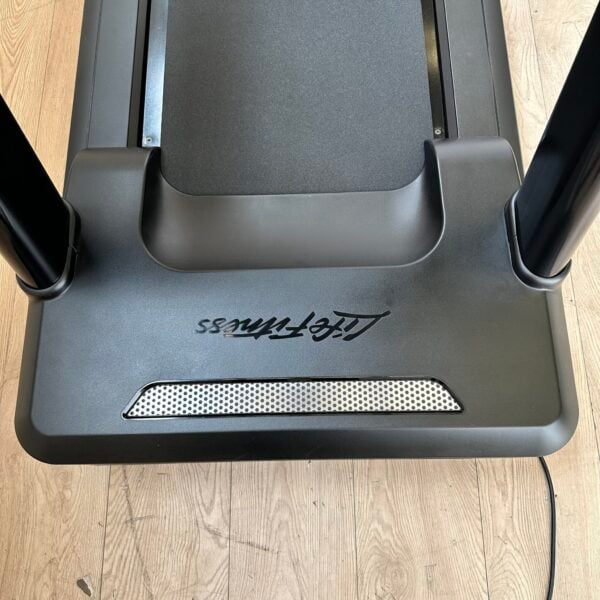 Life Fitness Integrity Series Deluxe Treadmill with Discover SE3HD Console - Image 12