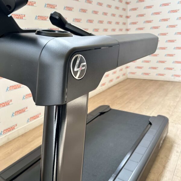 Life Fitness Integrity Series Deluxe Treadmill with Discover SE3HD Console - Image 14
