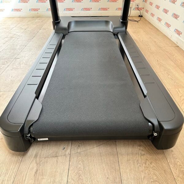 Life Fitness Integrity Series Deluxe Treadmill with Discover SE3HD Console - Image 15