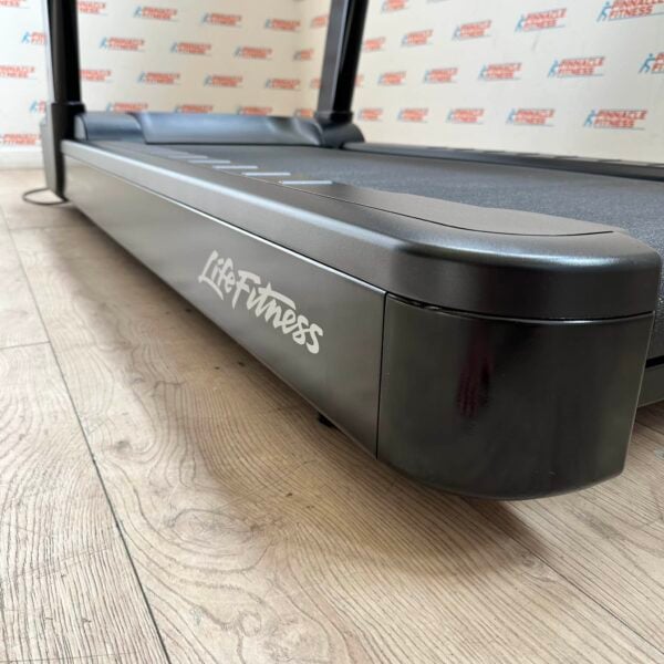 Life Fitness Integrity Series Deluxe Treadmill with Discover SE3HD Console - Image 16