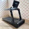 Life Fitness Integrity Series Deluxe Treadmill with Discover SE3HD Console