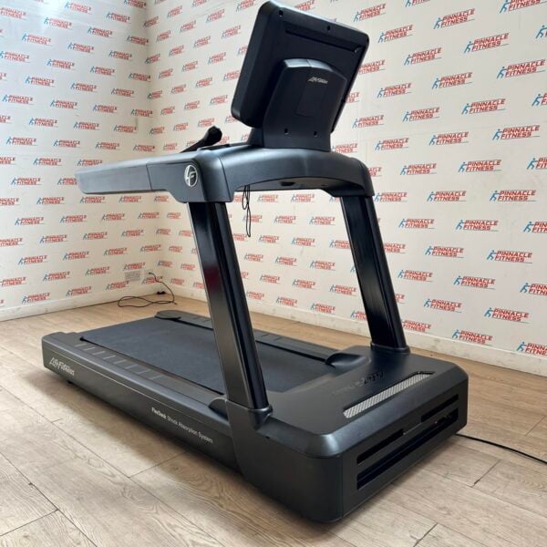 Life Fitness Integrity Series Deluxe Treadmill with Discover SE3HD Console - Image 19