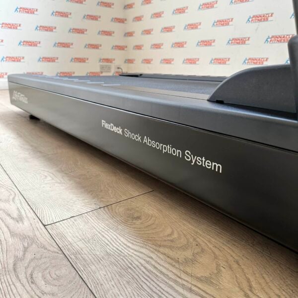 Life Fitness Integrity Series Deluxe Treadmill with Discover SE3HD Console - Image 21
