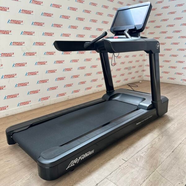 Life Fitness Integrity Series Deluxe Treadmill with Discover SE3HD Console - Image 24