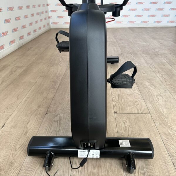 Life Fitness Integrity Series Deluxe Recumbent Bike with Discover SE3 HD Console (Onyx Black) - Image 17