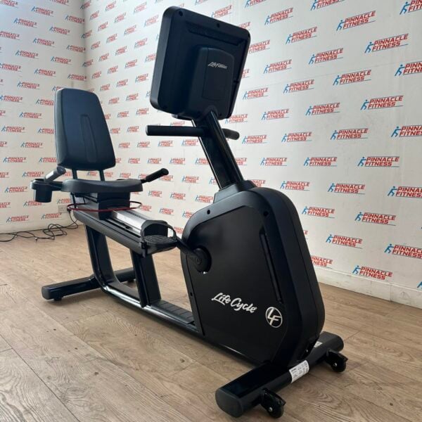 Life Fitness Integrity Series Deluxe Recumbent Bike with Discover SE3 HD Console (Onyx Black) - Image 11